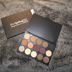 MAC COSMETICS EYESHADOW PALETTE